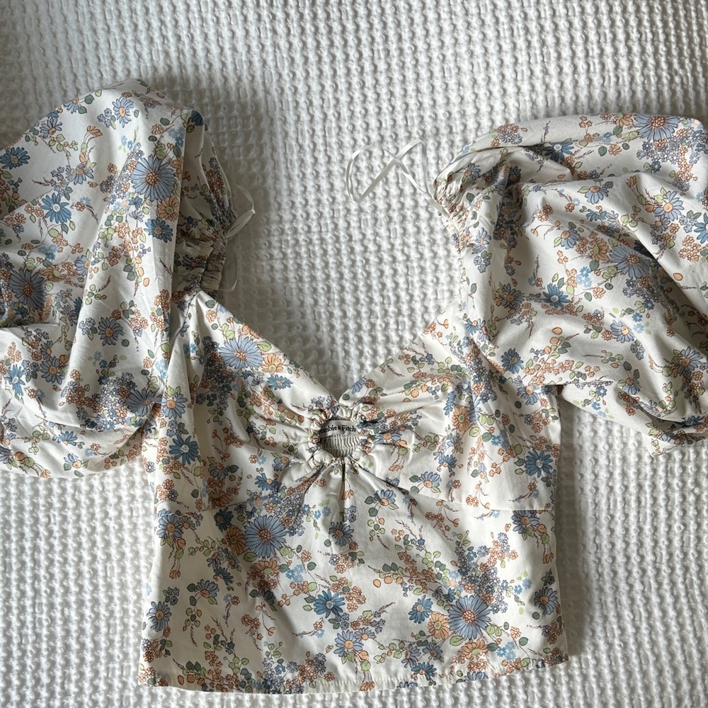 Abercrombie & Fitch Floral Puff Sleeve Blouse